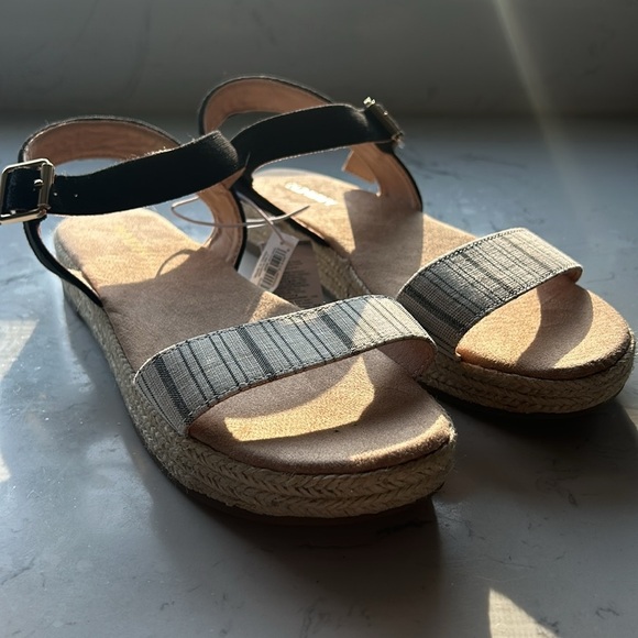 NWT Striped Canvas PlatformSandals - Picture 7 of 9